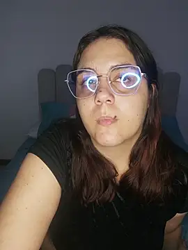 Snapshot of its_lauu_ chatting on 05.15.26 its lauu online show from 05.15.26
