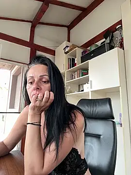 MiriamDelyn online show from 06.07.26