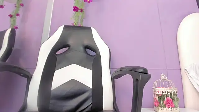 luna bradley  online show from 02.24.26