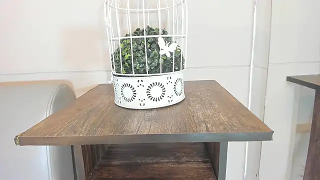 luna bradley  online show from 04.17.26