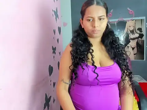 Luna white1 online show from 04.21.26