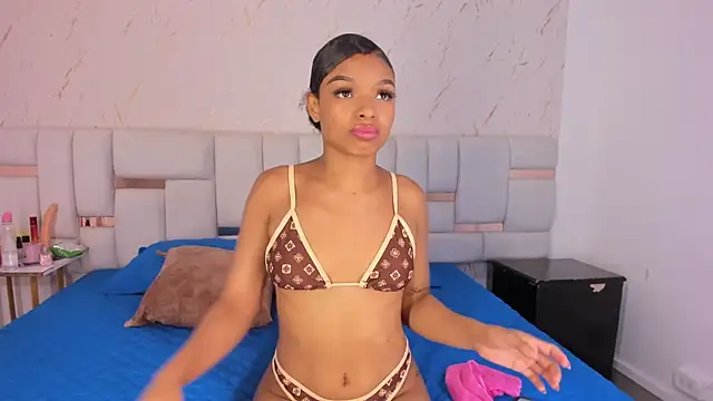 Snapshot of hermione_brown chatting on 03.03.26 hermione brown online show from 03.03.26