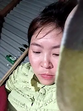 Snapshot of Yiyoongg chatting on 02.18.26 Yiyoongg online show from 02.18.26