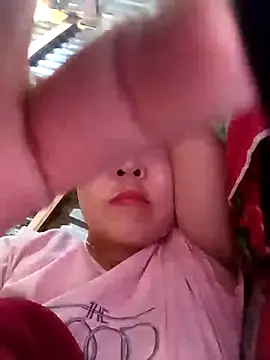 Snapshot of Yiyoongg chatting on 02.28.26 Yiyoongg online show from 02.28.26