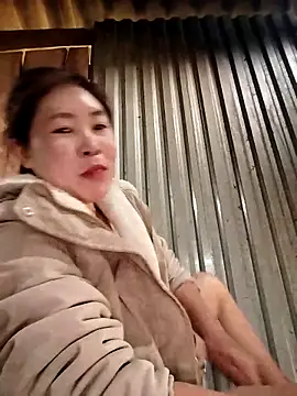 Snapshot of Yiyoongg chatting on 03.04.26 Yiyoongg online show from 03.04.26