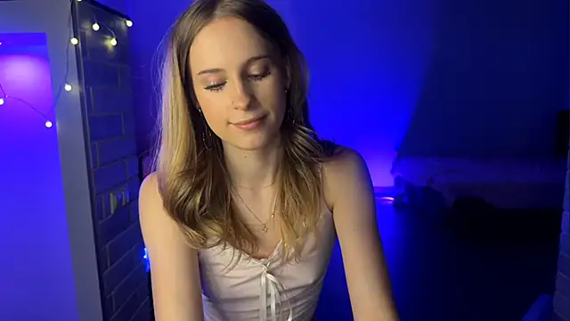 Snapshot of amily_sunray chatting on 06.16.26 amily sunray online show from 06.16.26