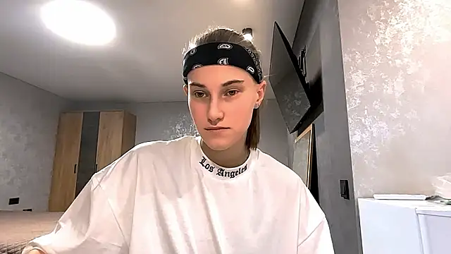 DannieColla online show from 03.17.26