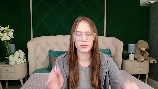 Arielle Vade online show from 04.22.26