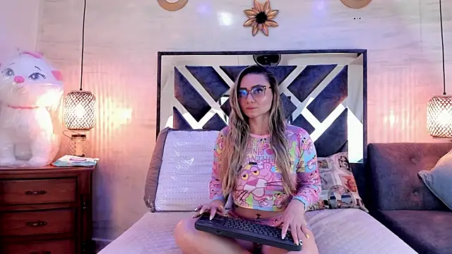 annie vega17  online show from 04.19.26