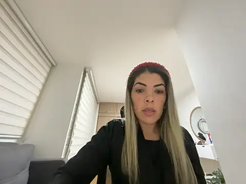 Encantadora Eva online show from 02.12.26