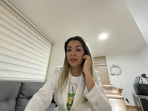 Encantadora Eva online show from 02.17.26