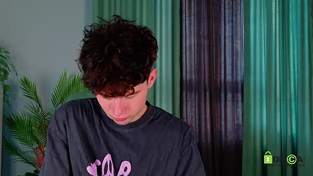 moon Gloww online show from 03.25.26