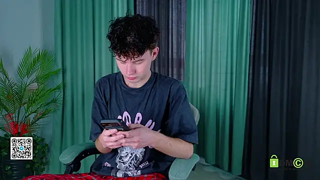 moon Gloww online show from 03.26.26