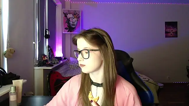 LunaXcherry online show from 04.07.26