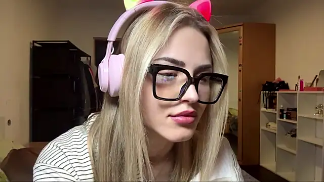 Snapshot of Evva_mayy chatting on 03.27.26 Evva mayy online show from 03.27.26