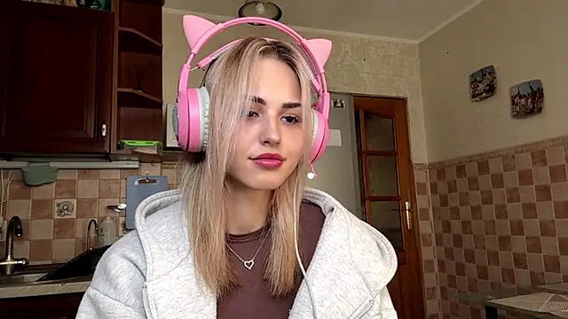 Snapshot of Evva_mayy chatting on 05.09.26 Evva mayy online show from 05.09.26