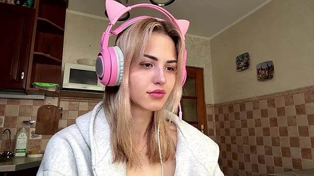 Snapshot of Evva_mayy chatting on 05.11.26 Evva mayy online show from 05.11.26
