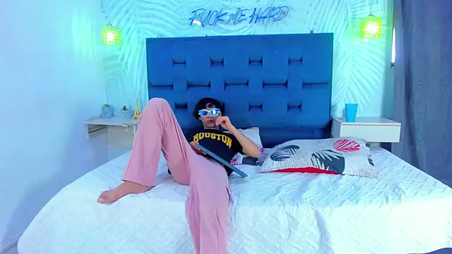 Adventurous Boys online show from 02.27.26