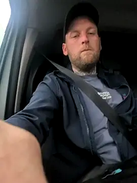 Snapshot of dave32000 chatting on 02.10.26 dave32000 online show from 02.10.26