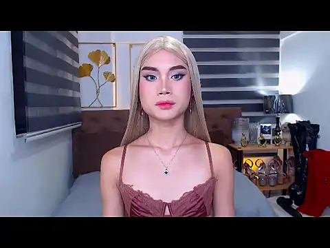 Snapshot of JuicyCockThea chatting on 06.19.26 JuicyCockThea online show from 06.19.26