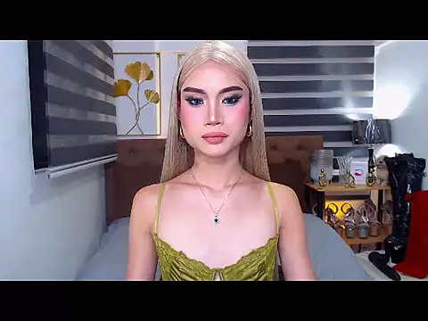 Snapshot of JuicyCockThea chatting on 06.21.26 JuicyCockThea online show from 06.21.26