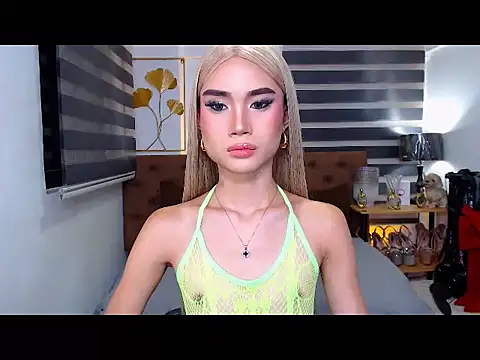 Snapshot of JuicyCockThea chatting on 07.19.26 JuicyCockThea online show from 07.19.26