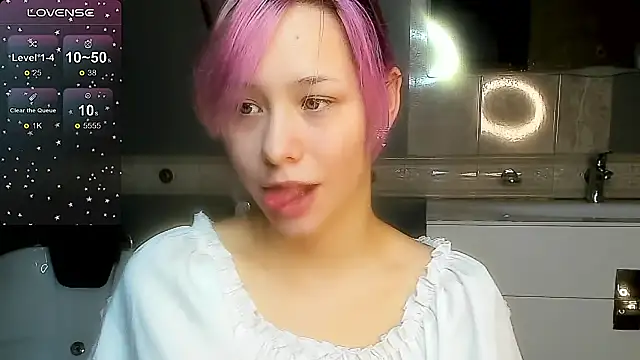 EmilyTrase online show from 04.06.26