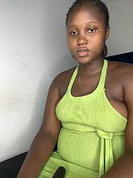 Snapshot of shyNia chatting on 02.18.26 shyNia online show from 02.18.26