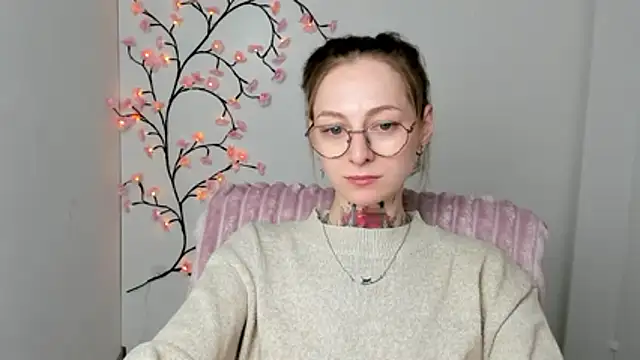 Esmi Winter online show from 04.19.26