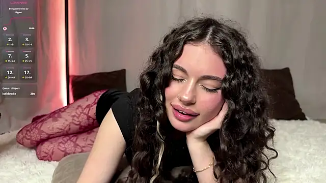 Moonfaairy online show from 04.19.26