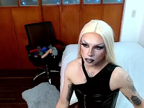 Snapshot of DanniHotBoy02 chatting on 02.13.26 DanniHotBoy02 online show from 02.13.26