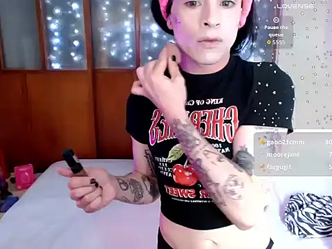 Snapshot of DanniHotBoy02 chatting on 02.24.26 DanniHotBoy02 online show from 02.24.26