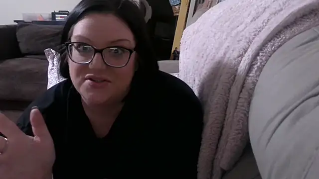 FreaksOffALeash3261 online show from 04.21.26