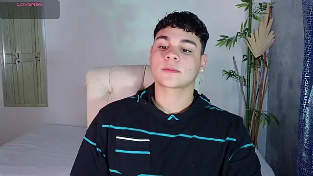 Snapshot of eithan_jonnes chatting on 02.12.26 eithan jonnes online show from 02.12.26