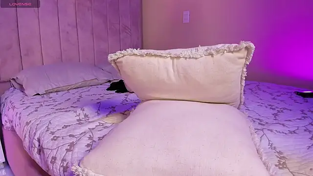 Ashley Beaomunt online show from 04.20.26