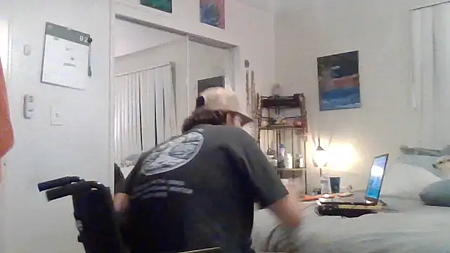 Snapshot of Tallhungandcloudy chatting on 02.14.26 Tallhungandcloudy online show from 02.14.26