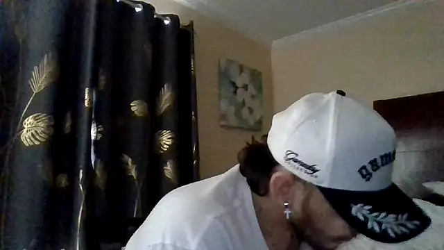 Snapshot of Tallhungandcloudy chatting on 04.22.26 Tallhungandcloudy online show from 04.22.26