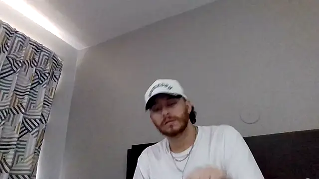 Snapshot of Tallhungandcloudy chatting on 04.24.26 Tallhungandcloudy online show from 04.24.26