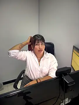 Snapshot of nyx__x chatting on 03.04.26 nyx x online show from 03.04.26