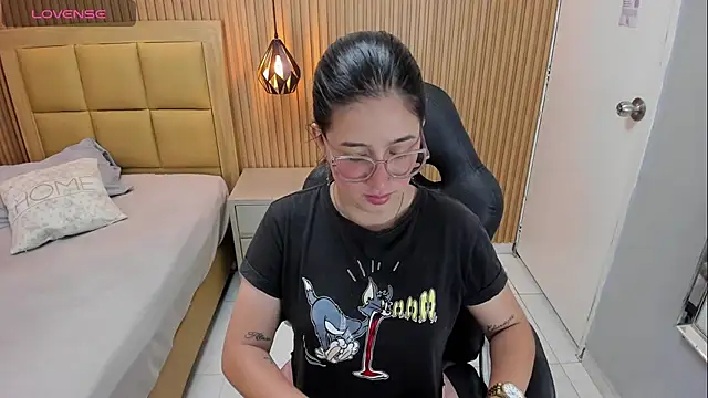 SAMANTHAFIORE1 online show from 02.16.26