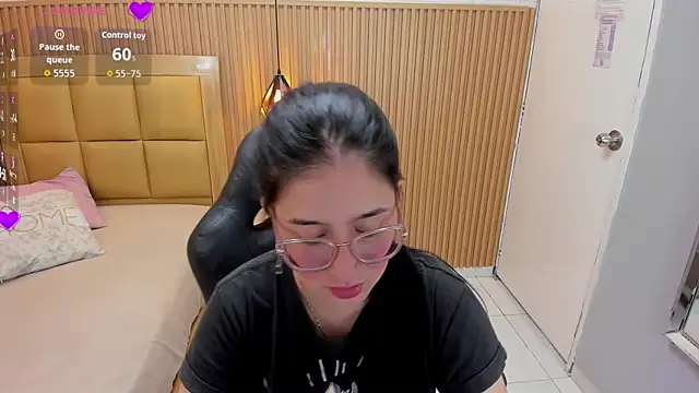 SAMANTHAFIORE1 online show from 02.18.26