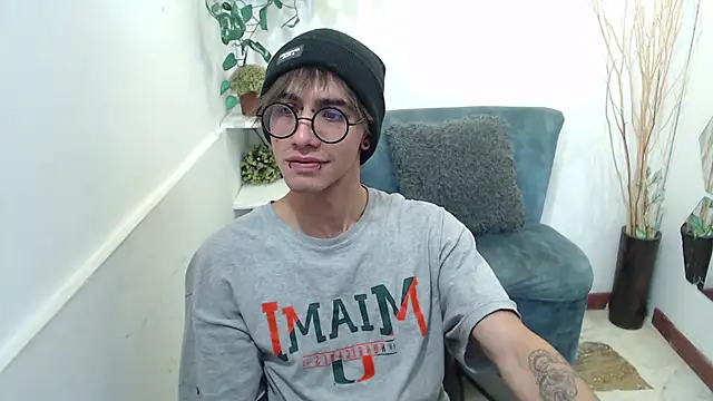 Snapshot of AaronBeer_ chatting on 02.23.26 AaronBeer online show from 02.23.26