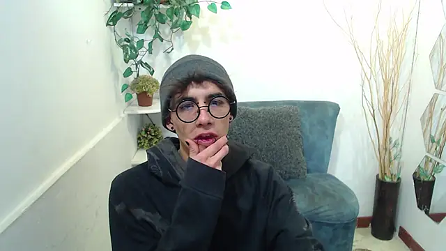 Snapshot of AaronBeer_ chatting on 02.25.26 AaronBeer online show from 02.25.26