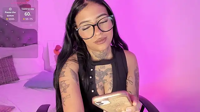 Snapshot of Aisha_Haddad chatting on 02.14.26 Aisha Haddad online show from 02.14.26