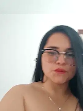 Snapshot of Vickyloney_ chatting on 02.11.26 Vickyloney online show from 02.11.26