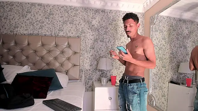 NoaahTylor online show from 04.11.26