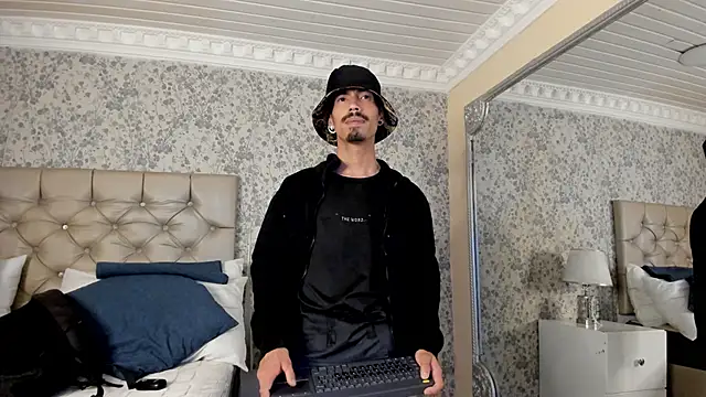 NoaahTylor online show from 04.19.26