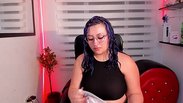 Snapshot of Emily_Jonesh chatting on 06.01.26 Emily Jonesh online show from 06.01.26