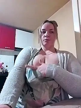 Snapshot of HotStepmommy4 chatting on 02.20.26 HotStepmommy4 online show from 02.20.26