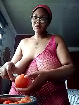 Snapshot of ShantelBootyBoobs chatting on 04.24.26 ShantelBootyBoobs online show from 04.24.26